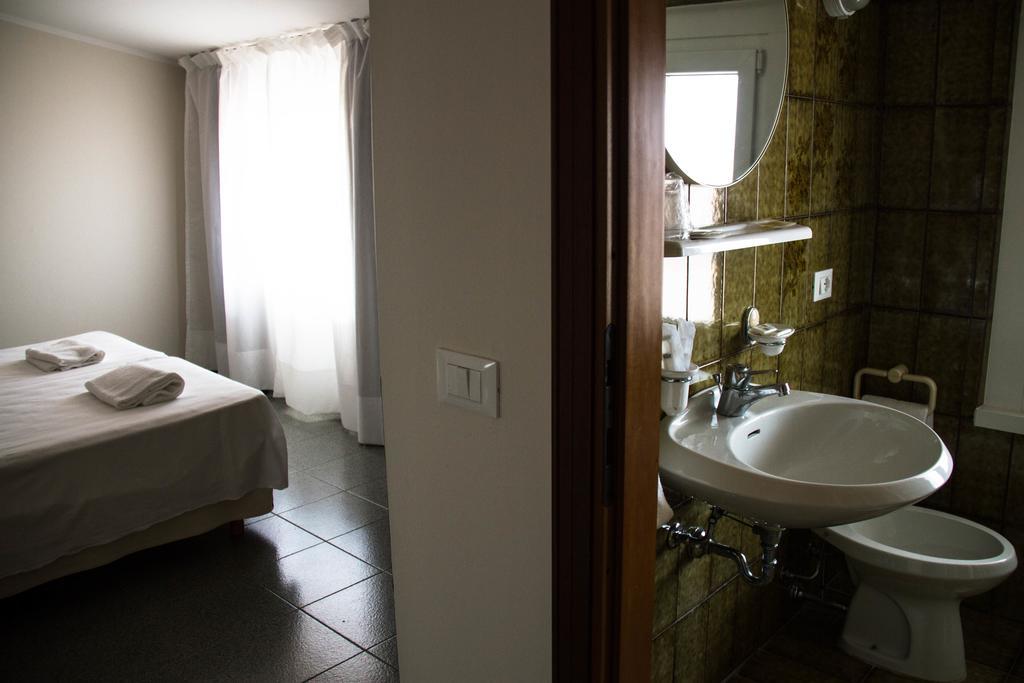 Hotel Arianna Исео Номер фото